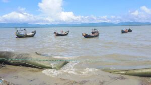 সেন্টমার্টিনের সাগর থেকে দুই ট্রলারসহ ১২ জেলেকে ধরে নিয়েছে আরাকান আর্মি